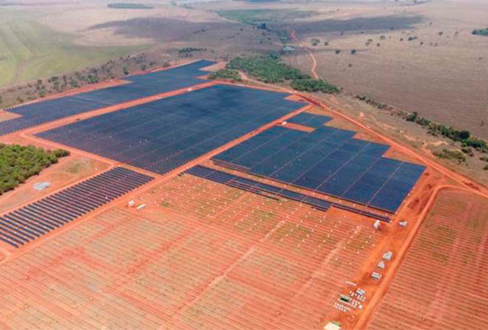 como funciona uma usina solar de grande porte